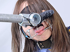 プライドが高い女警察官がタラーッとヨダレを垂らしながら挑む脱出ゲーム